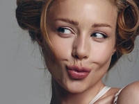 Тина Кароль в откровенном топе поведала про "оковы разума"