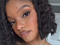 Зірка Русалоньки Голлі Бейлі знялася в бікіні й показала сина