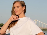 Осадчая вспомнила, как в 14 лет работала манекенщицей в Японии