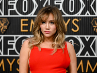 Невеста Роберта Паттинсона показала фигуру в белье после родов