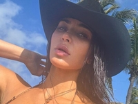 Кім Кардаш'ян вразила схожістю з дочкою на своєму дитячому беззубому фото