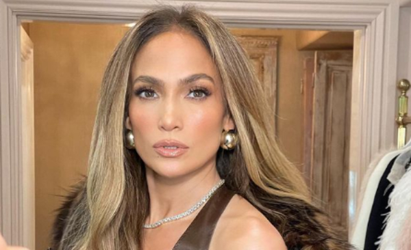 Редкое семейное фото: Дженнифер Лопес представила своих сестер