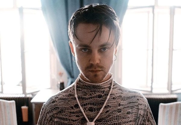 Пивоваров во время концерта случайно сломал нос поклоннице