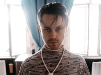 Пивоваров во время концерта случайно сломал нос поклоннице