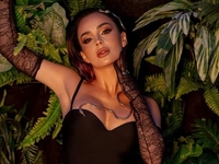 Тринчер после развода приняла участие в романтическом шоу Match Me