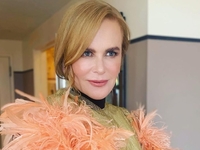 "Из самых блестящих образов": Кидман показалась в золотом платье с переливом