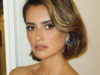 Пенелопа Крус показала, как отметила юбилей со звездами