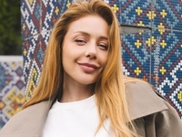 Тина Кароль обольстительно обнажила бока и предложила "вдыхать любовь"