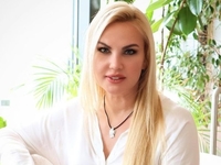 Камалия уехала из Украины после скандала с фото с окровавленным лицом