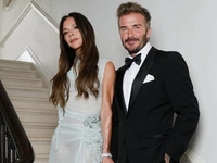 «Ты не сильно от меня отстаешь в старении»: Виктория Бекхэм поздравила мужа с 49-летием