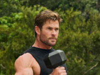 Крис Хемсворт вышел на красную дорожку с женой и сыновьями-близнецами