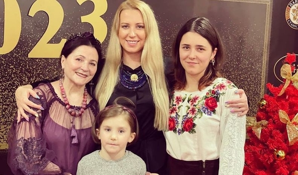 Тоня Матвиенко призналась, где сейчас живет ее старшая дочь, которую она родила в 17 лет