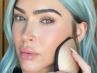 Меґан Фокс знову перефарбувалась і вкоротила волосся