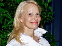 Памела Андерсон здійснила світський вихід у міні й без косметики