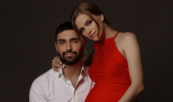 Козловський зняв дружину під час грудного вигодування їхнього сина