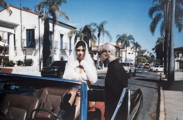 Кортні Кардаш'ян показала архівні фото з весілля з Тревісом Баркером