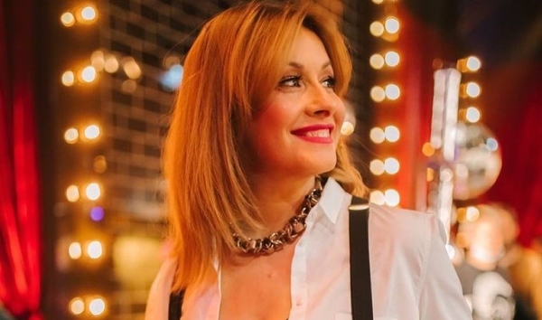 7-летний сын Елены Кравец покрасил волосы в розовый цвет — фото