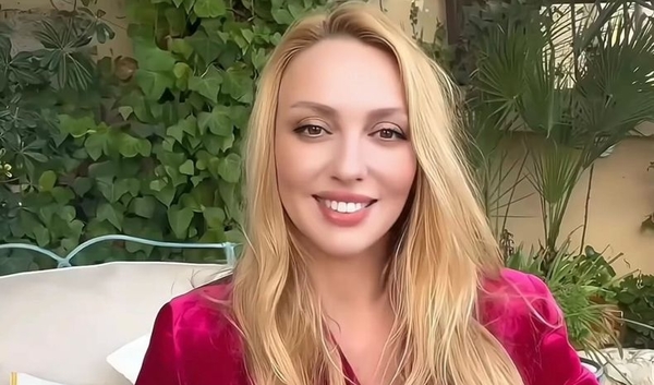 «УВже 12 років ми разом»: Полякова показала поцілунок із своїм менеджером