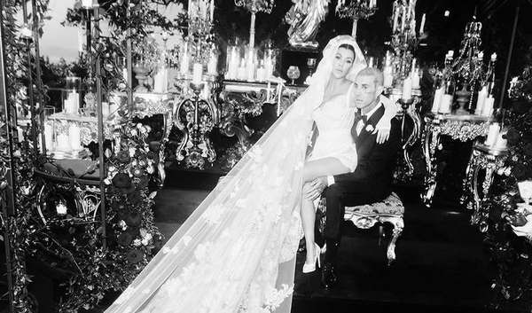 Кортни Кардашьян запостила фото со свадьбы в Италии с Трэвисом Баркером