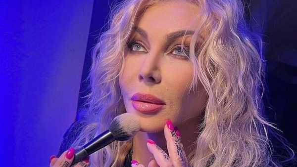 Ирина Билык показалась без грима и спросила, как ей лучше