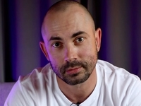 «За 69 секунд до драки с ментами»: Бедняков показал, как выглядел в конце 90-х