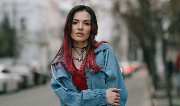 MamaRika снялась в леопардовом купальнике и честно высказалась о любви к себе