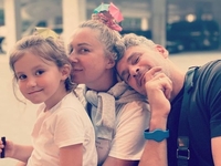 Матвиенко поделилась пляжными фото с Мирзояном и их 8-летней дочерью