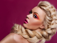 Тренди 90-х у макіяжі, які знову актуальні