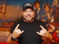 Звезда «Квартала» и военный Нацгвардии Пикалов впервые засветился на публике в камуфляже