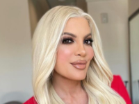 Похудевшая Тори Спеллинг попалась папарацци в кислотном бикини