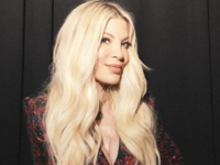 Звезда «Беверли-Хиллз, 90210» Тори Спеллинг рассказала об аномалии ее груди