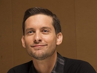 Экс-жена Тоби Магуайра отреагировала на слухи о его романе с 20-летней моделью