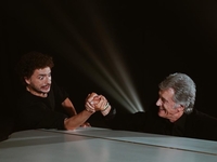 Ющенко снялся в клипе известных комиков, чтобы собрать донаты для украинских защитников