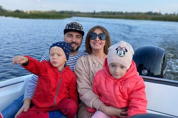 «Как так быстро?»: Кравец поздравила детей-двойняшек с 8-летием