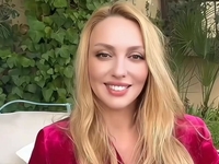 «Спека вщухла»: Полякова засвітила розкішну фігуру в крихітному бікіні