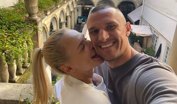 «Любимая, это через месяц»: девушка Цымбалюка оконфузилась из-за даты годовщины