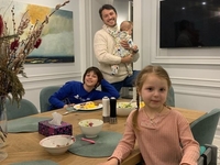 Притула показал редкое видео с двумя дочерьми