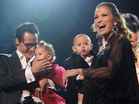 Дженнифер Лопес запостила редкие фото с детьми-двойняшками от Марка Энтони