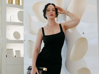 Астафьева ответила на слухи о беременности, показав селфи в купальнике