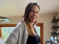 «Малышка на миллион» Хилари Суэнк рассекретила, как отпразновала 50-летие