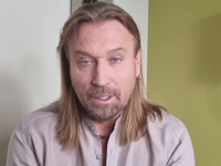 Винник впервые за год вышел на связь: певец в видео обратился к фанам и ВСУ