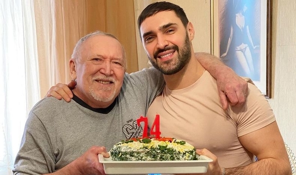 Козловский в годовщину смерти отца показал последнее видео с ним