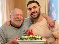 Козловский в годовщину смерти отца показал последнее видео с ним