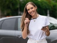 Осадчая засветила фигуру в бикини во время катания на вейксерфе