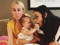 Демі Мур пояснила, чому не дає порад своїй старшій дочці щодо виховання дітей