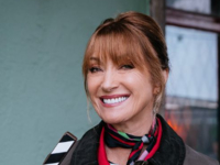 73-летняя Джейн Сеймур похвасталась стройной фигурой в ярком купальнике