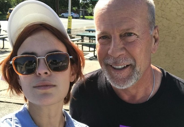 «Люблю этого парня»: дочь Уиллиса запостила милые фото с ним «из вечного архива»