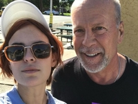 «Люблю этого парня»: дочь Уиллиса запостила милые фото с ним «из вечного архива»