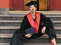 Анна Саливанчук получила диплом психолога и показала фото с выпускного