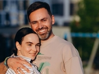 «Разная, но одинаково любимая»: Мирошниченко поздравил жену с 37-летием